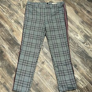 Best way for me to describe this pant is a stretchy legging